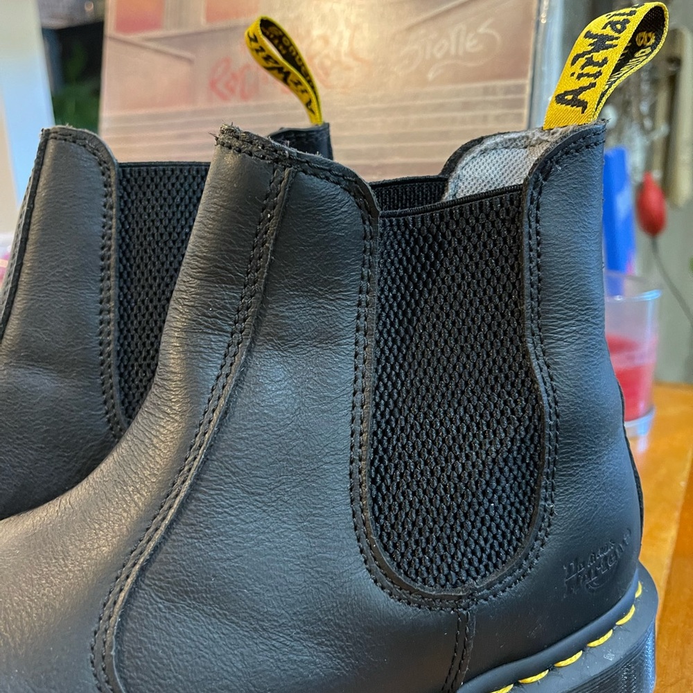 LIKE NEW W Doc Marten’s Steel-toed Chelsea Boots